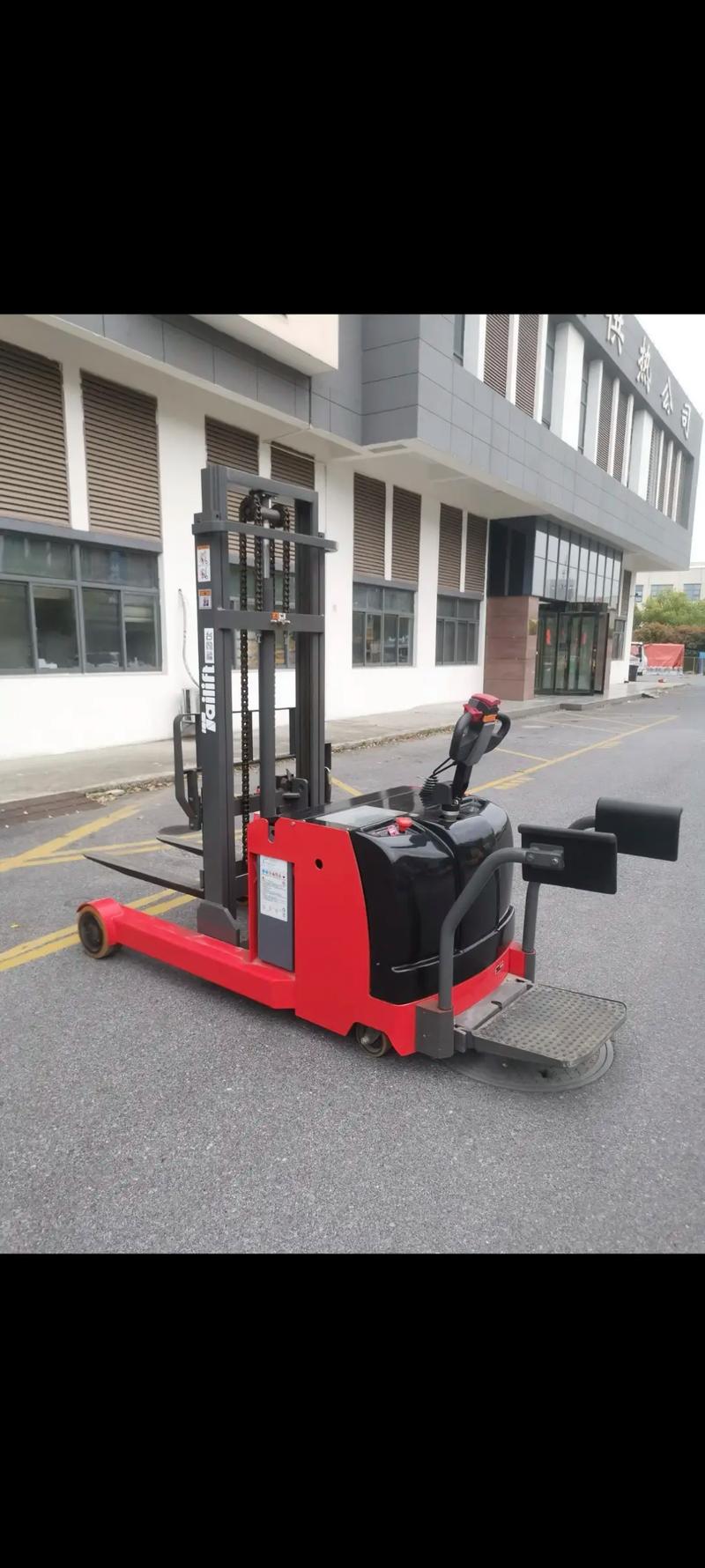 洛阳电动叉车：技术演进与绿色物流的革新力量